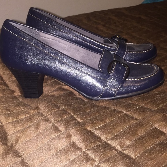 naturalizer navy blue heels